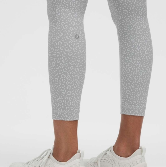 NWT 💎 Lululemon Wunder Train High-Rise Tight 25" Leopard Daisy Starlight Multi - Picture 4 of 10